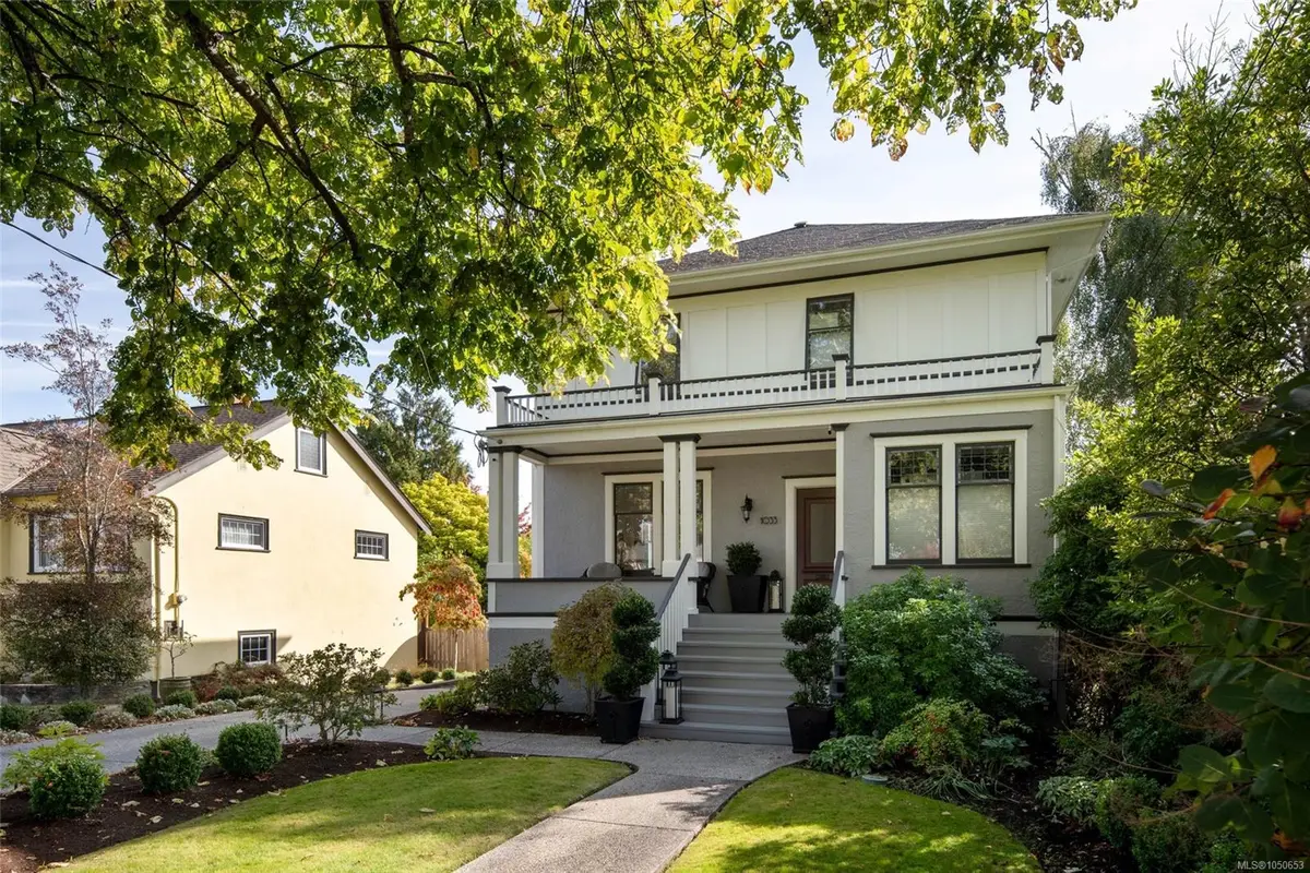 1033 Monterey Ave, Oak Bay BC V8S 4V4