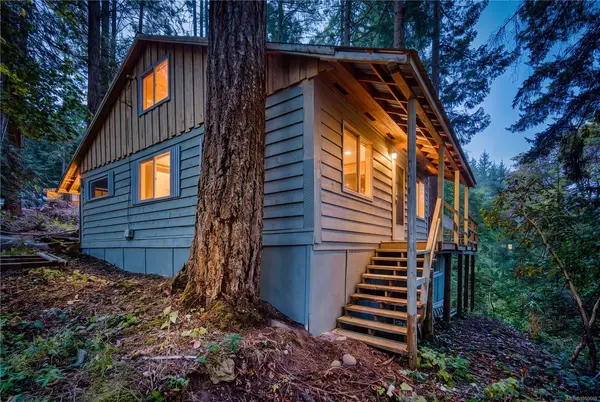 291 Jolly Close, Gabriola Island BC V0R 1X2 - 2 bed, 1.0 bath in Gabriola Island