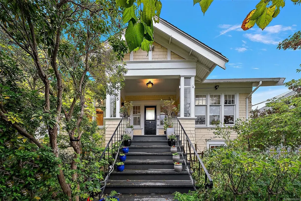 1528 Foul Bay Rd, Victoria BC V8R 4Z9