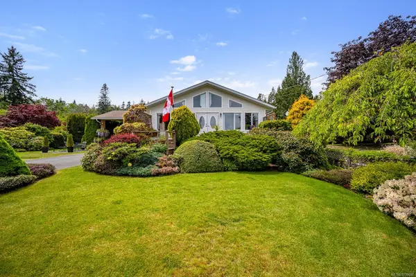 5989 Garvin Rd, Union Bay BC V0R 3B0 - 5 bed, 2.0 bath in Union Bay