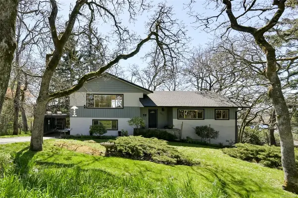 967 Ridgeway St, Saanich BC V8X 3C2 - 4 bed, 3 bath property for sale in Saanich