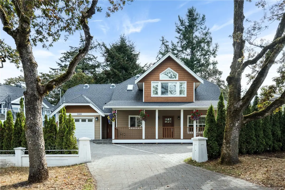 3919 Blenkinsop Rd, Saanich BC V8P 3P4