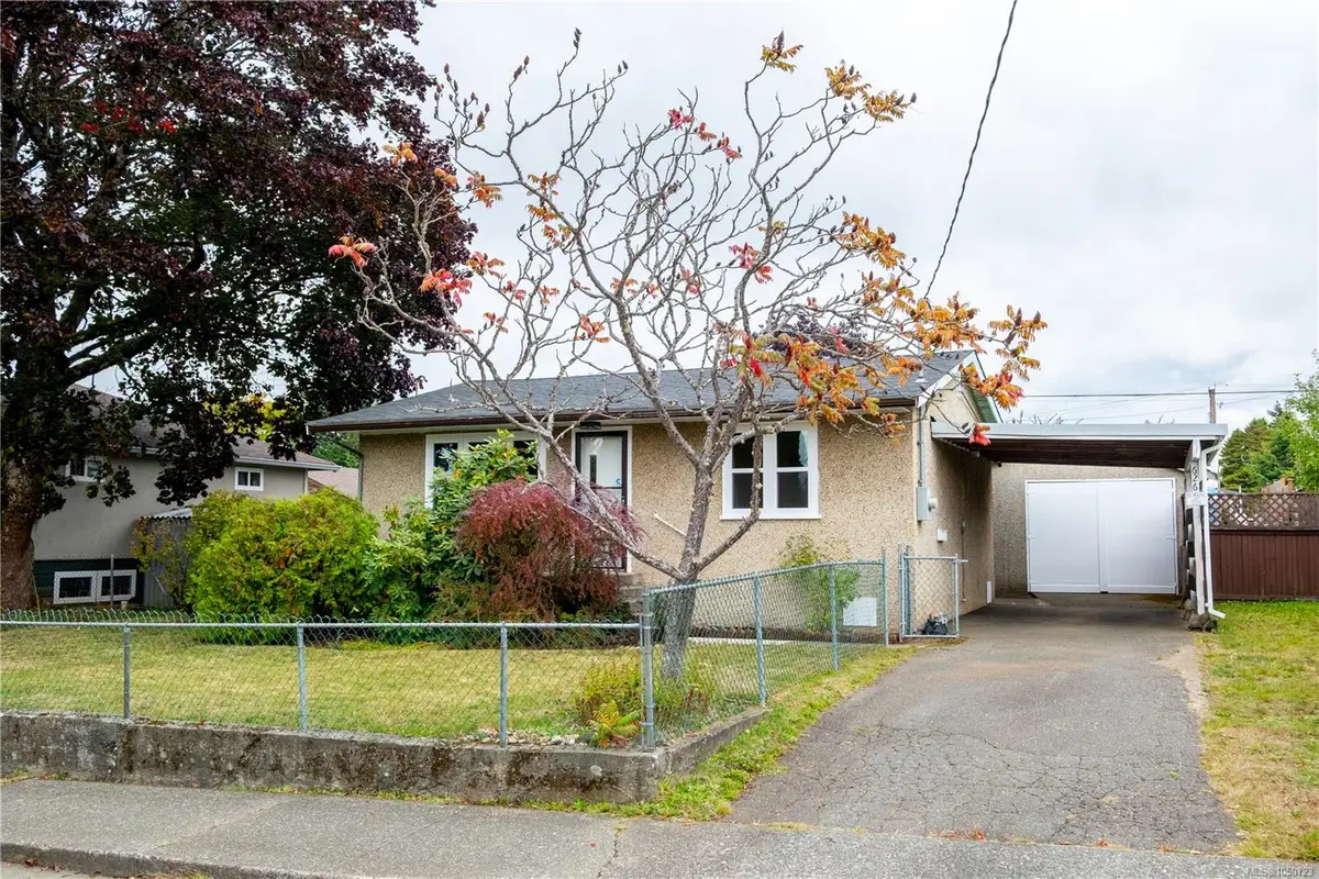 626 16th St, Courtenay BC V9N 1X7