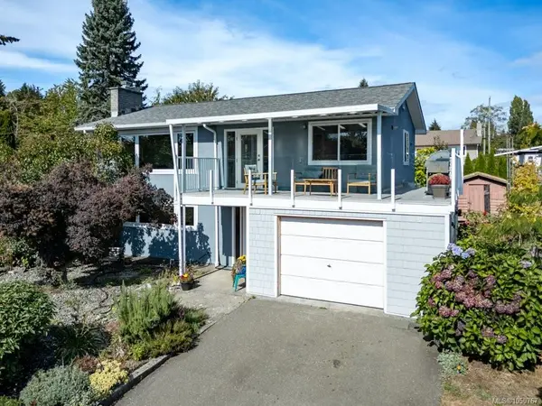 2158 Downey Ave, Comox BC V9M 1W8 - 3 bed, 2 bath property for sale in Comox