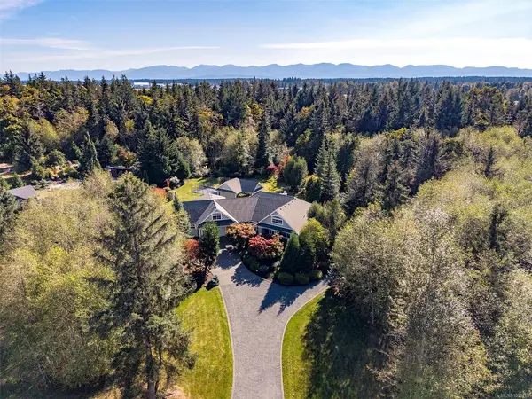 1063 Kincora Lane, Comox BC V9M 4C5 - 4 bed, 4 bath property for sale in Comox