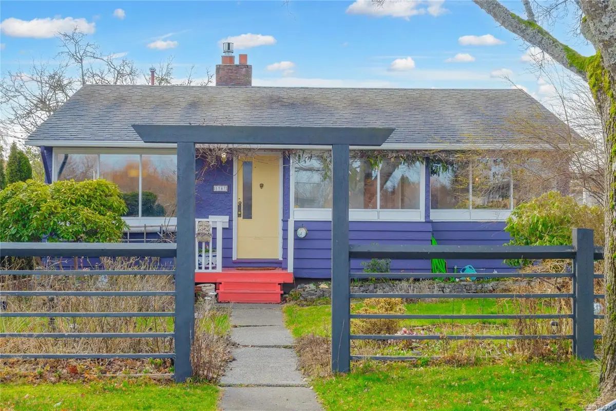 1747 Newton St, Victoria BC V8R 2R1