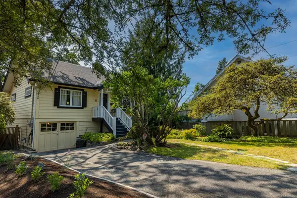 3358 Cook St, Saanich BC V8X 1A8 - 3 bed, 2 bath in Saanich