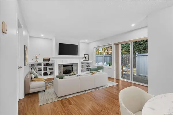 #9 - 3966 Cedar Hill Cross Rd #9, Saanich BC V8P 5R4 - 2 bed, 2 bath property for sale in Saanich