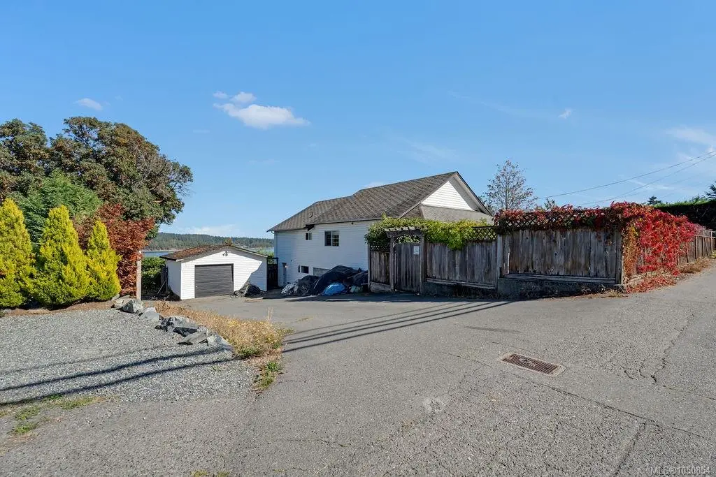 275 Bayview Ave, Ladysmith BC V9G 1B8