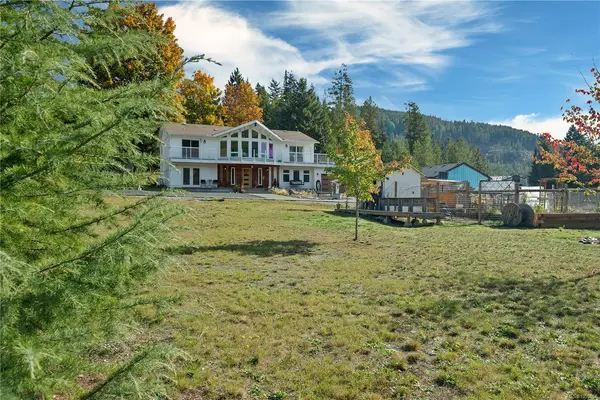 527 Burman Crt, Gold River BC V0P 1G0 - 4 bed, 3 bath property for sale in Gold River