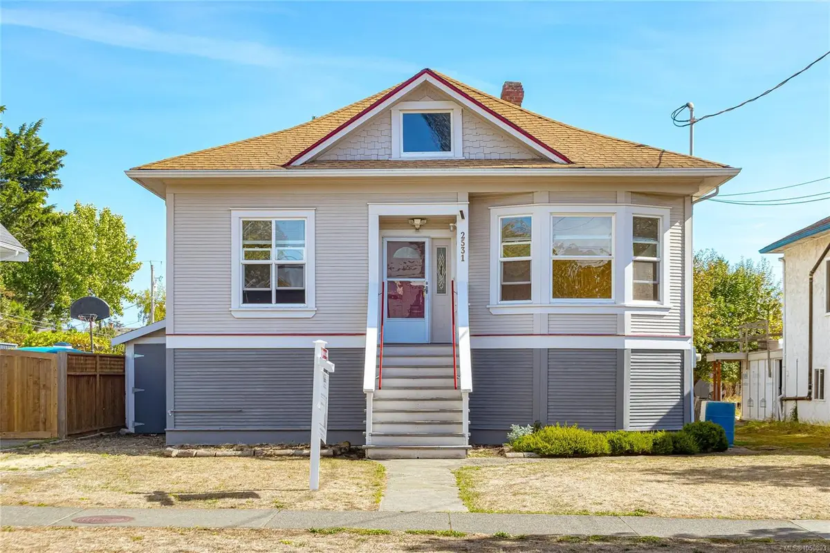 2531 Fernwood Rd, Victoria BC V8T 2Z8