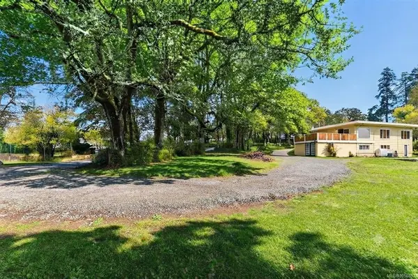 4589 Scarborough Rd, Saanich BC V8Z 5N6 - 4 bed, 4 bath property for sale in Saanich