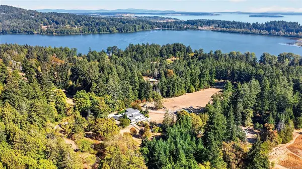 5209 Old West Saanich Rd, Saanich BC V8X 3X1 - 7 bed, 5 bath in Saanich