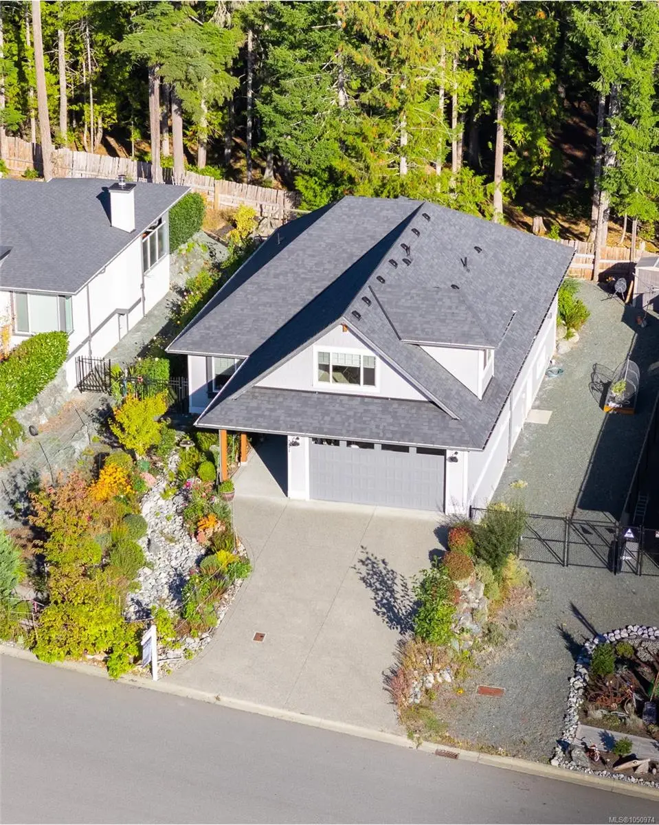 521 Mountain View Dr, Lake Cowichan BC V0R 2G1