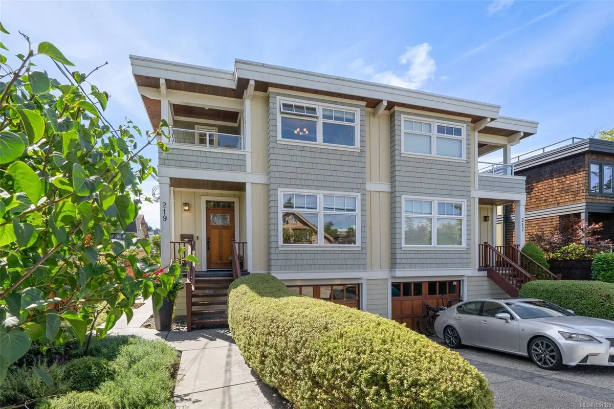 219 Michigan St, Victoria BC V8V 1R4