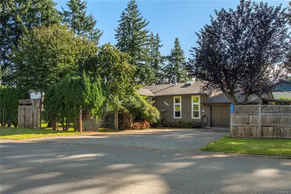 1861 Carlyle Cres, Campbell River BC V9W 1L2 - 4 bed, 2 bath property for sale in Campbell River
