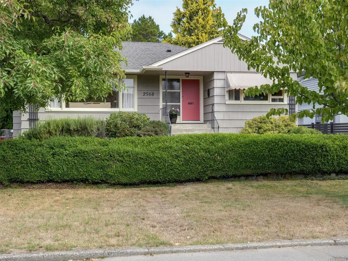 2568 Margate Ave, Oak Bay BC V8S 3A4
