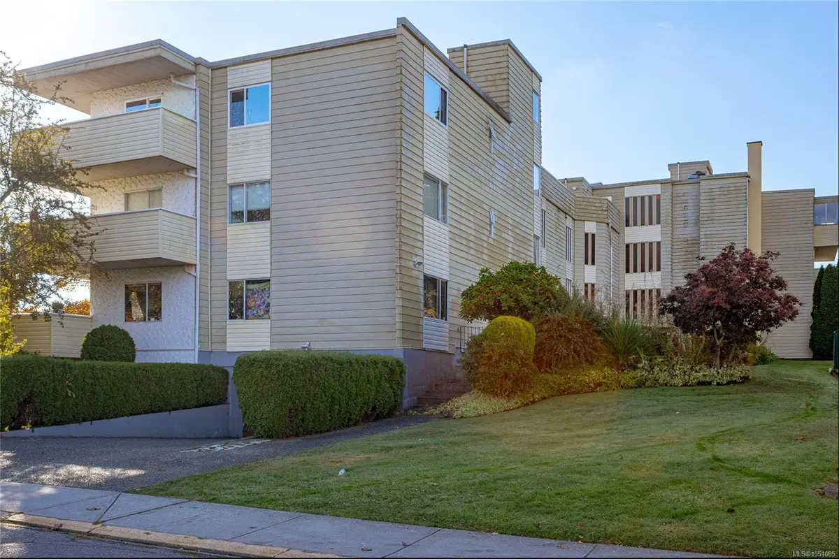 #204 - 877 Ellery St #204, Esquimalt BC V9A 4R8