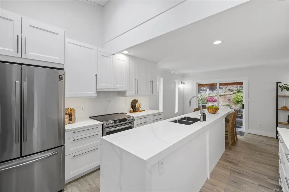 2191 Florence Dr, Nanoose Bay BC V9P 9E9