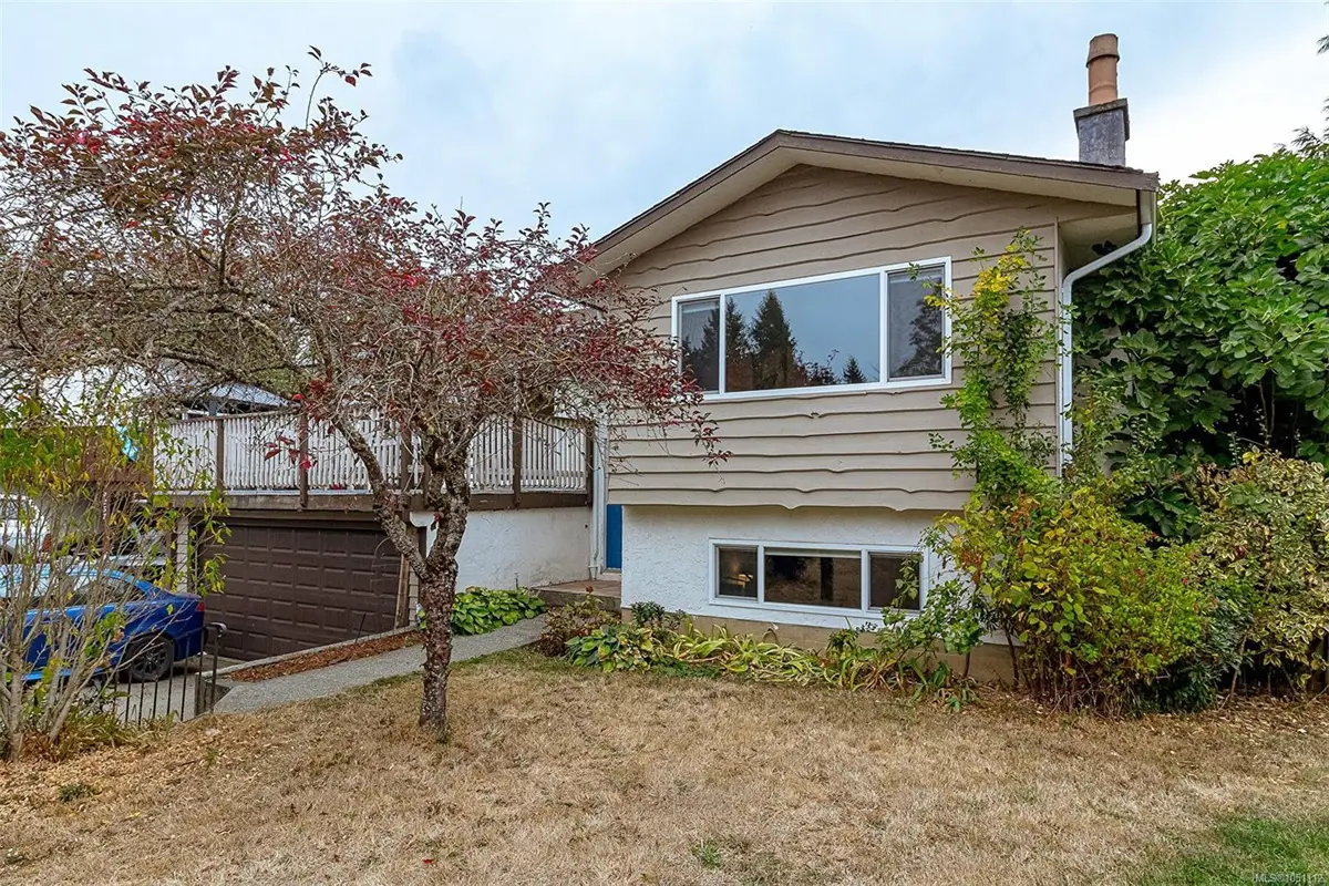 7251 Enid Pl, Central Saanich BC V8M 1H3