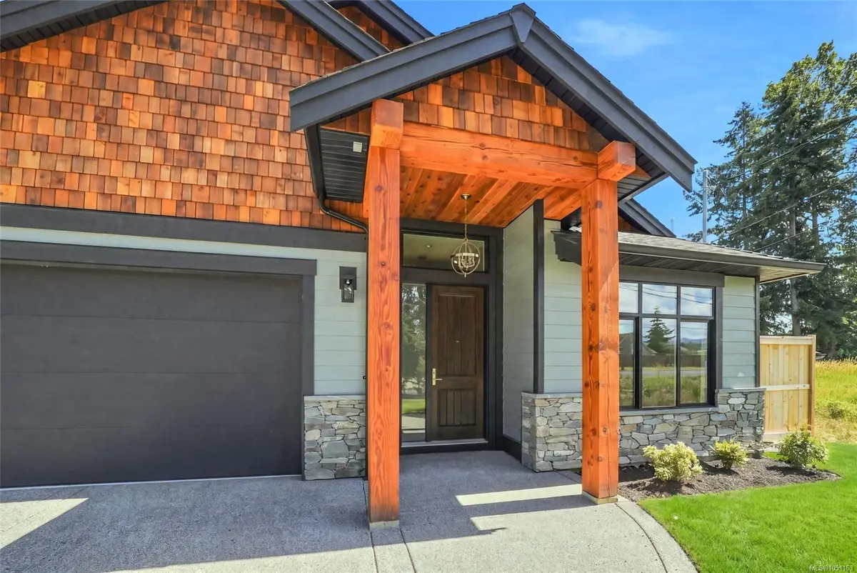 858 Wembley Rd, Parksville BC V9P 2E6