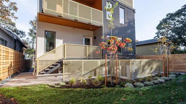 #3 - 1721 Adanac St #3, Victoria BC V8R 2C4 - 1 bed, 1 bath property for sale in Victoria