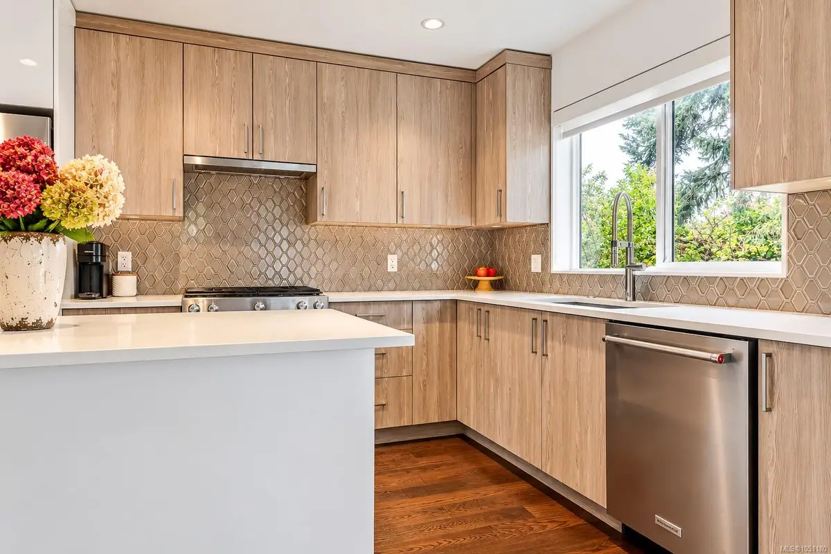 #7 - 1032 Cloverdale Ave #7, Saanich BC V8X 2T9