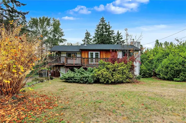 3505 Harris Cres, Qualicum Beach BC V9K 1W1 - 4 bed, 3 bath property for sale in Qualicum Beach