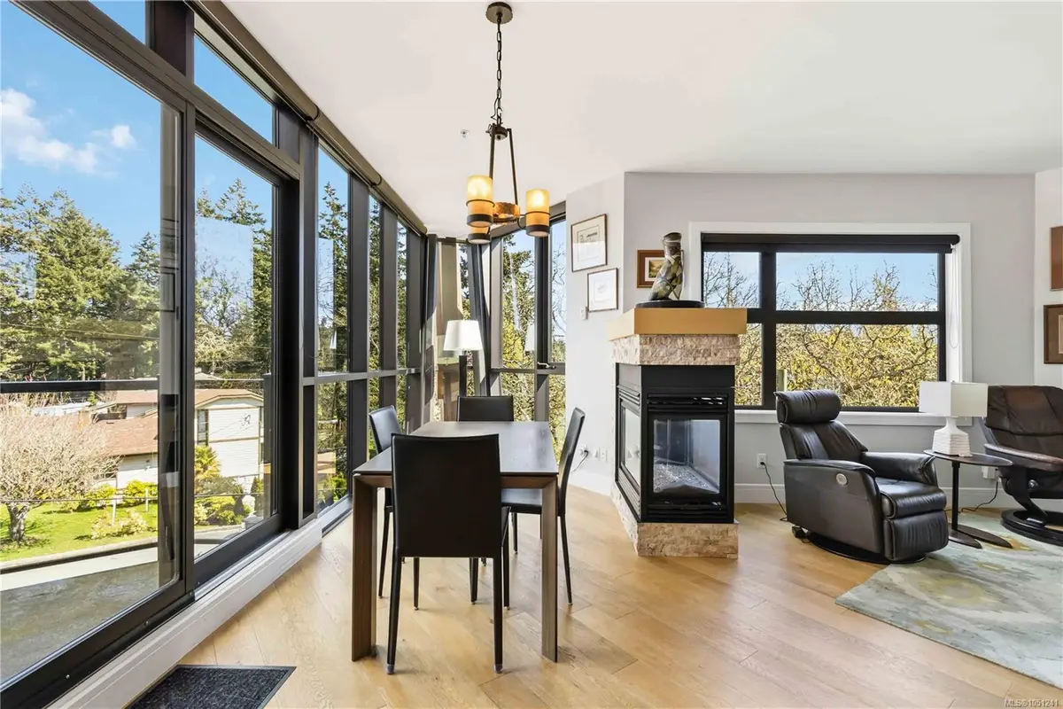 #301 - 2850 Aldwynd Rd #301, Langford BC V9B 3S7