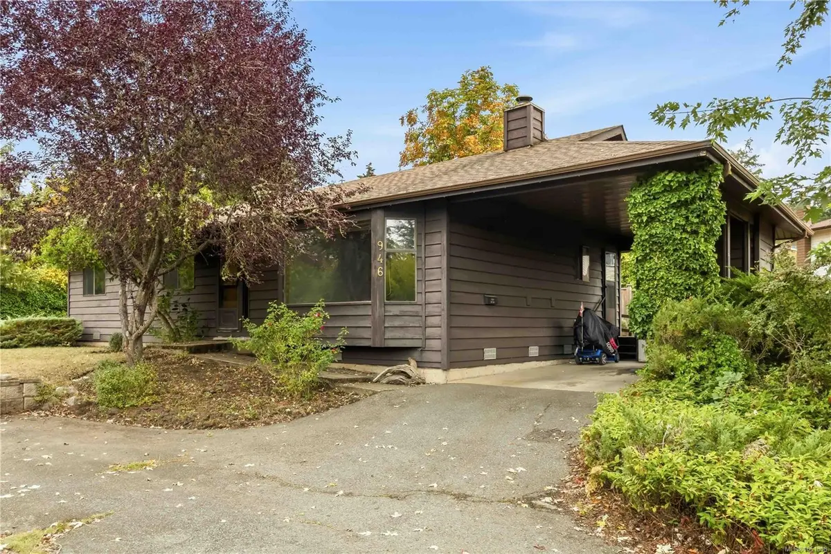 946 Paconla Pl, Central Saanich BC V8M 1E1