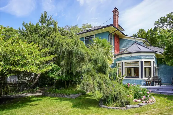 1377 Rockland Ave, Victoria BC V8S 1V7 - 3 bed, 4 bath property for sale in Victoria