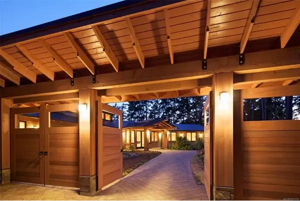 202 Old Scott Rd, Salt Spring BC V8K 2L6 - 3 bed, 3.0 bath in Salt Spring