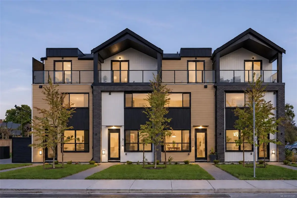 #1 - 2100 Allenby St #1, Oak Bay BC V8R 3C3