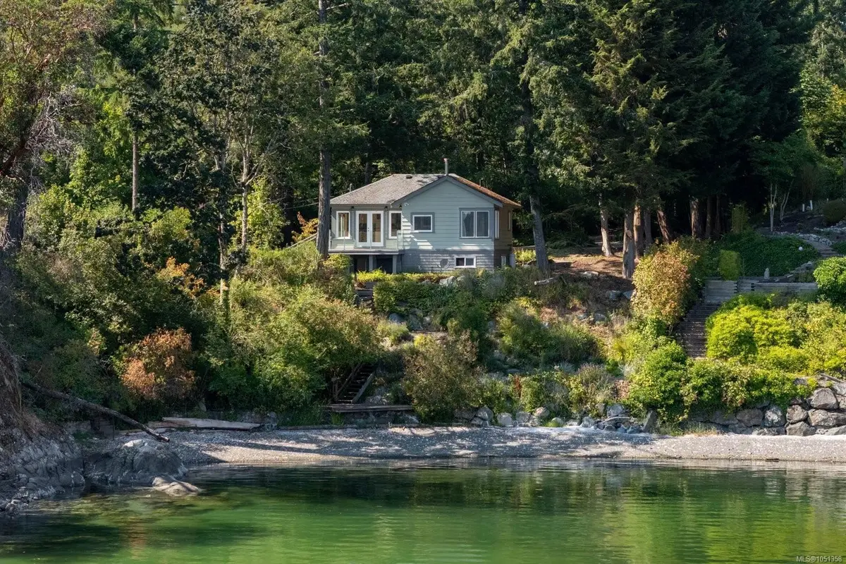 389 Moses Point Rd, North Saanich BC V8L 5L9