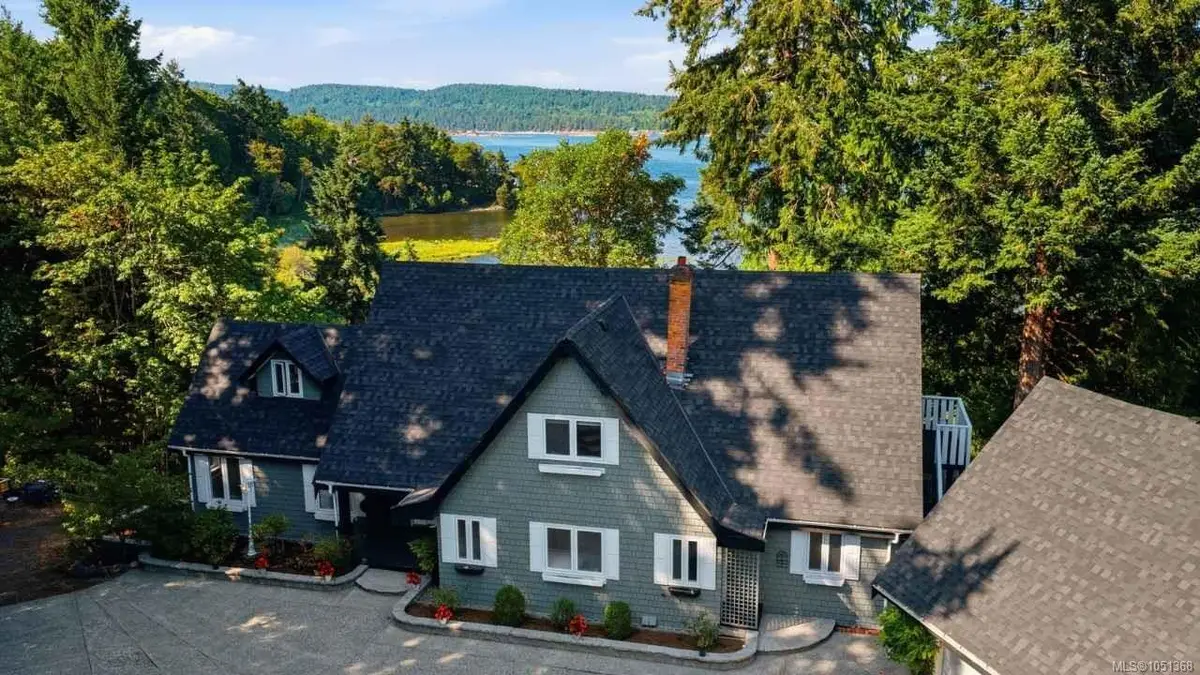 302 Roland Rd, Ladysmith BC V9G 1X8