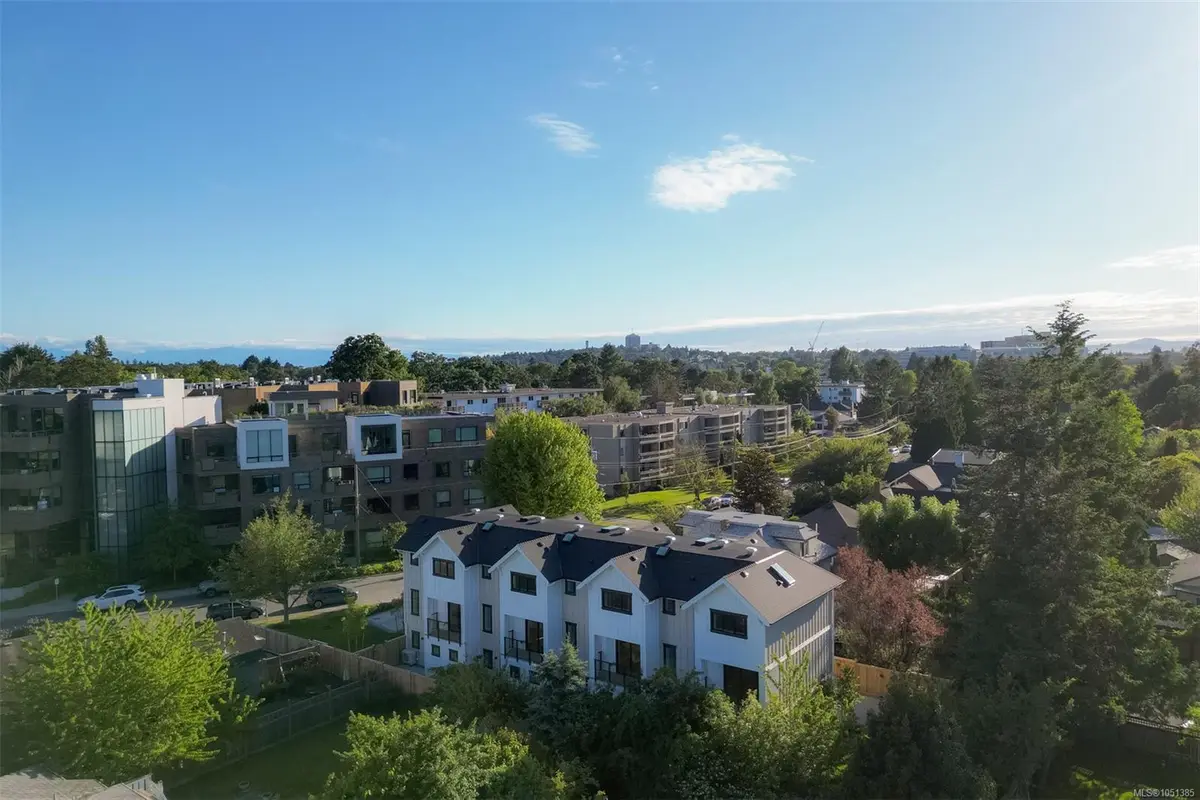#3 - 2268 Bowker Ave #3, Oak Bay BC V8R 2E4