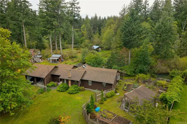665 Fox Rd, Quadra Island BC V0P 1N0 - 3 bed, 1 bath property for sale in Quadra Island