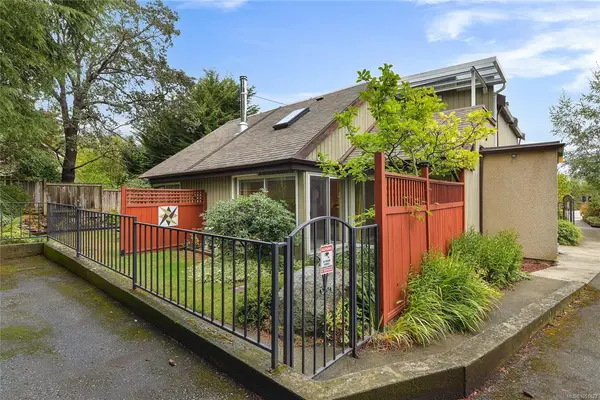2310 Fernwood Rd, Victoria BC V8T 2Z5 - 2 bed, 2 bath property for sale in Victoria