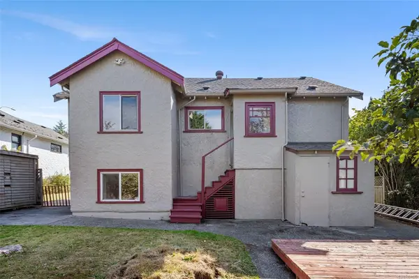 978 Lovat Ave, Saanich BC V8X 1V3 - 4 bed, 3.0 bath in Saanich