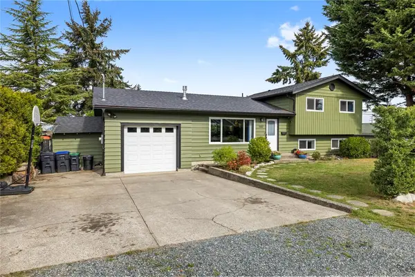 107 Moss Ave, Parksville BC V9P 1L5 - 4 bed, 3.0 bath in Parksville