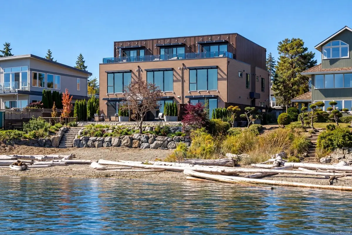 #1 - 2525 Rothesay Ave #1, Sidney BC V8L 2B9