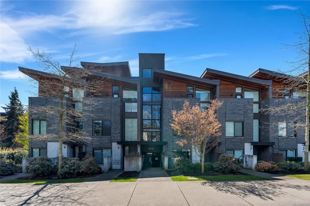 #4 - 991 McKenzie Ave #4, Saanich BC V8X 3G8