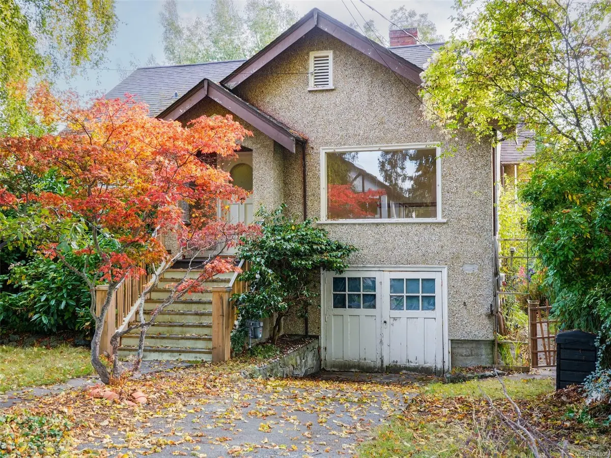 667 St. Patrick St, Oak Bay BC V8S 4X4