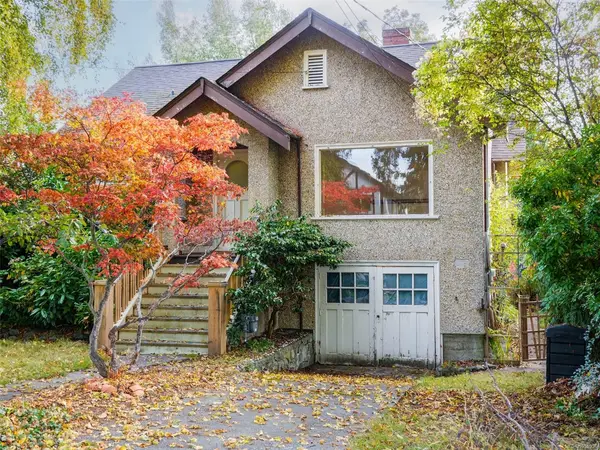 667 St. Patrick St, Oak Bay BC V8S 4X4 - 5 bed, 2 bath property for sale in Oak Bay