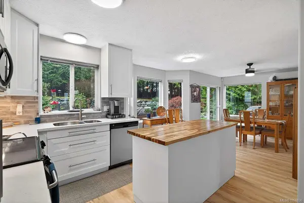 1136 Corcan Rd, Qualicum Beach BC V9K 2R6 - 4 bed, 2 bath property for sale in Qualicum Beach
