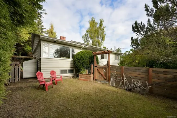 3832 Pitcombe Pl, Saanich BC V8N 4B9 - 4 bed, 3 bath property for sale in Saanich