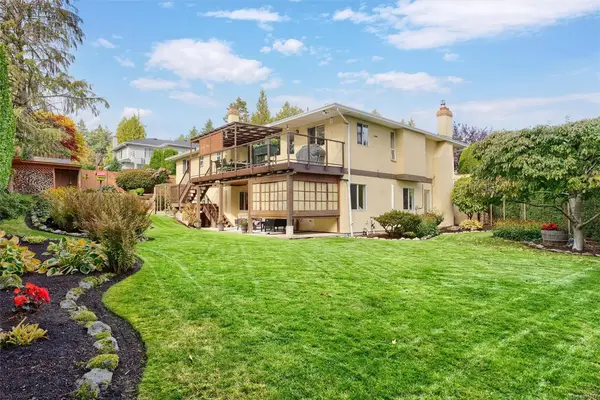 5179 Del Monte Ave, Saanich BC V8Y 1X3 - 5 bed, 3 bath property for sale in Saanich