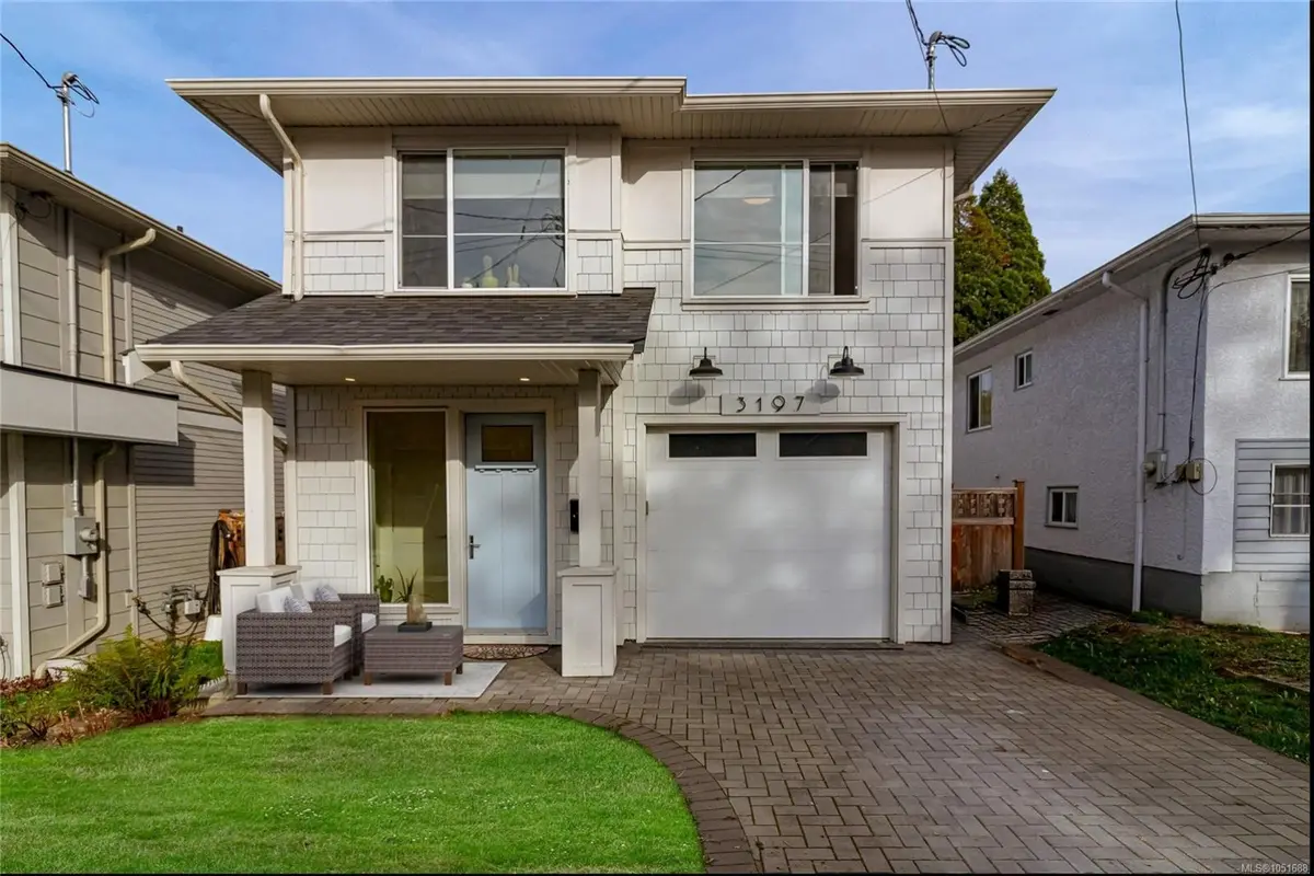 3197 Fifth St, Victoria BC V8X 1E8