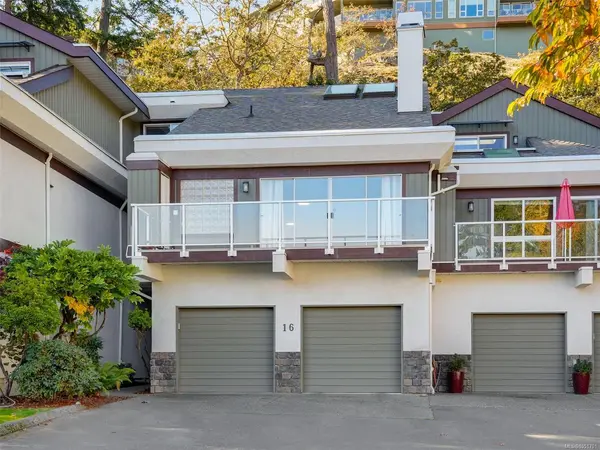#16 - 1063 Valewood Trail #16, Saanich BC V8X 5G5 - 3 bed, 4.0 bath in Saanich