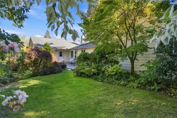 1061 Harlequin Rd, Qualicum Beach BC V9K 1E2 - 4 bed, 3.0 bath in Qualicum Beach